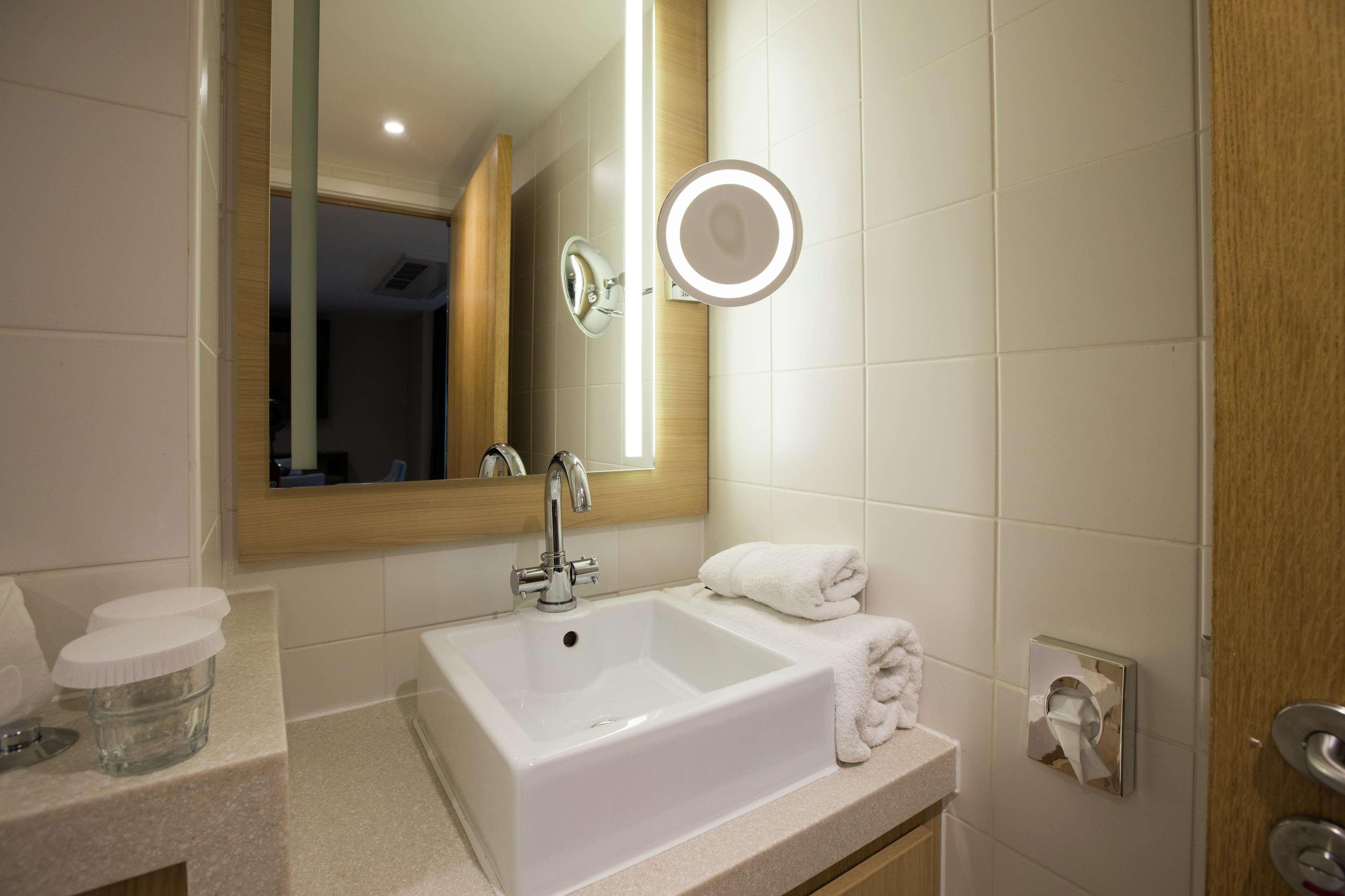 Doubletree By Hilton Coventry Building Society Arena Hotell Exteriör bild